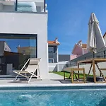 بيت للعطل Poolside Oasis By Caparica تشارنكه