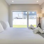 بيت للعطل Poolside Oasis By Caparica *