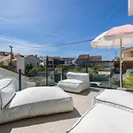 Poolside Oasis By Caparica بيت للعطل *
