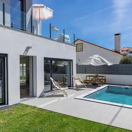 Semesterbostad Poolside Oasis By Caparica *