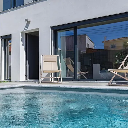 Prázdninový dům Poolside Oasis By Caparica