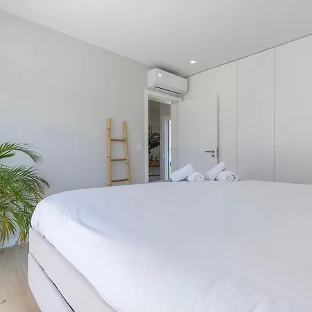 Semesterbostad Poolside Oasis By Caparica