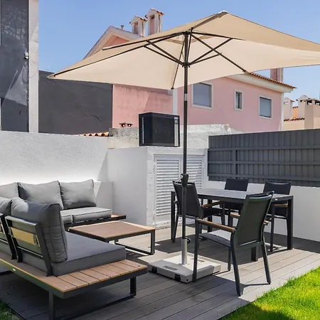 Poolside Oasis By Caparica * Charneca (Setubal)