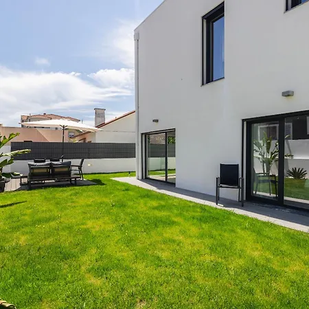 Semesterbostad Poolside Oasis By Caparica