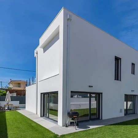 Poolside Oasis By Caparica Charneca (Setubal)