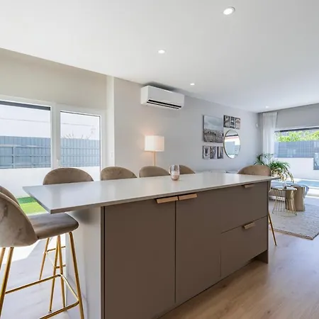 Nyaraló Poolside Oasis By Caparica *