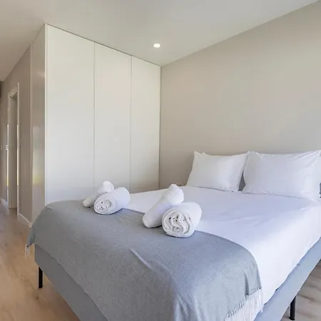 Poolside Oasis By Caparica Nyaraló *