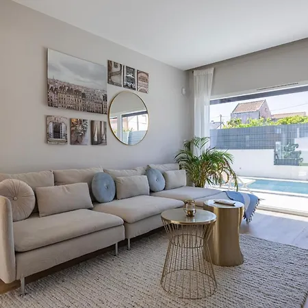 Nyaraló Poolside Oasis By Caparica