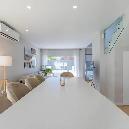 Poolside Oasis By Caparica Nyaraló