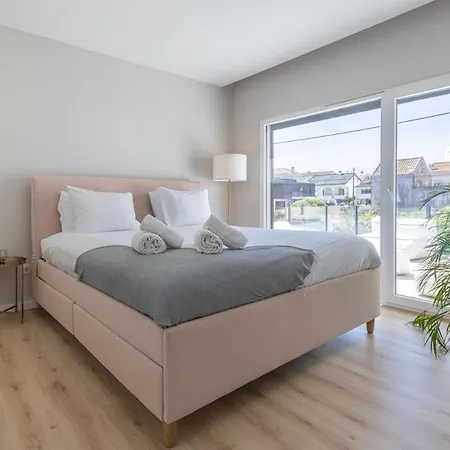 Poolside Oasis By Caparica Nyaraló *