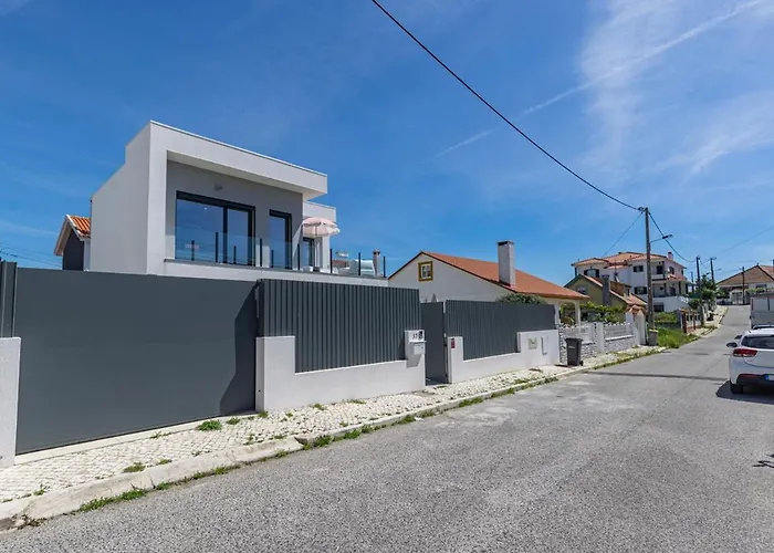 Poolside Oasis By Caparica Casa vacanze *