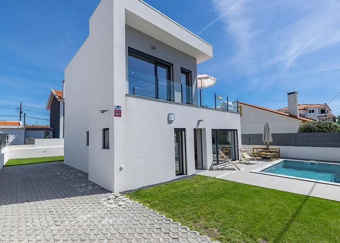 Poolside Oasis By Caparica Charneca (Setubal)