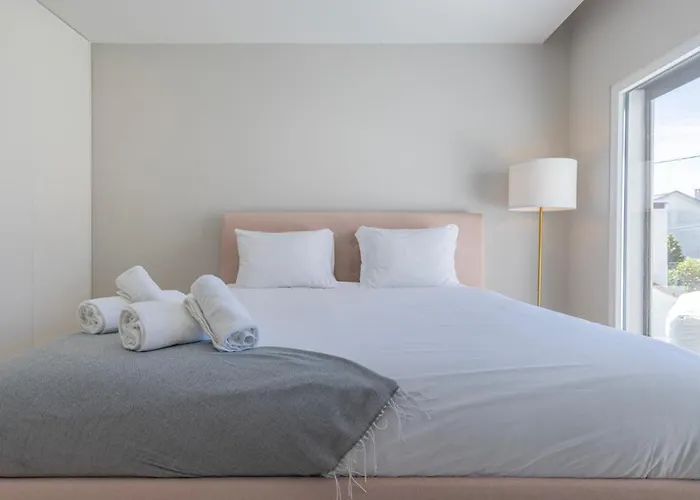 Poolside Oasis By Caparica Casa vacanze *