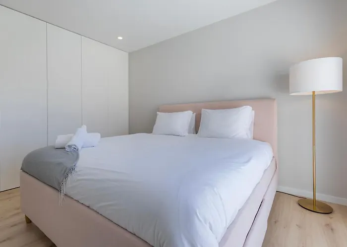 Poolside Oasis By Caparica Casa vacanze